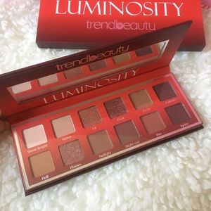 Luminosity Eyeshadow Palette